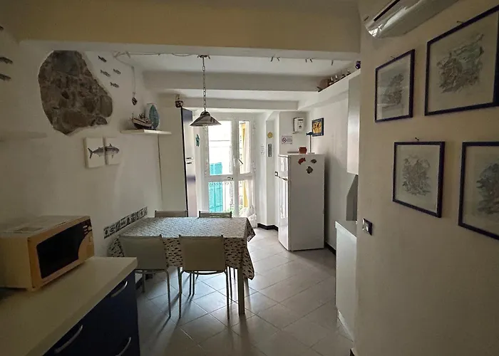 Pippo Cosy Flat Central With Ac Near Beaches